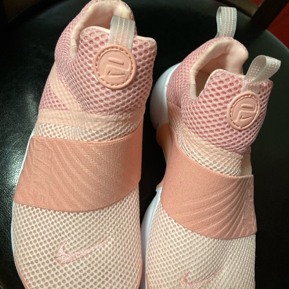 Size 2 Girls Nike  Mesh